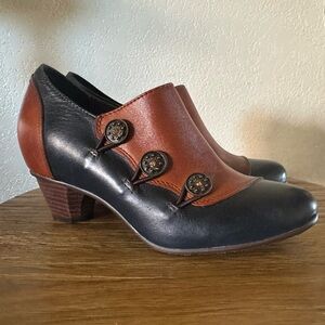 L'ARTISTE by Spring Step Navy and Brown Heeled Shoes